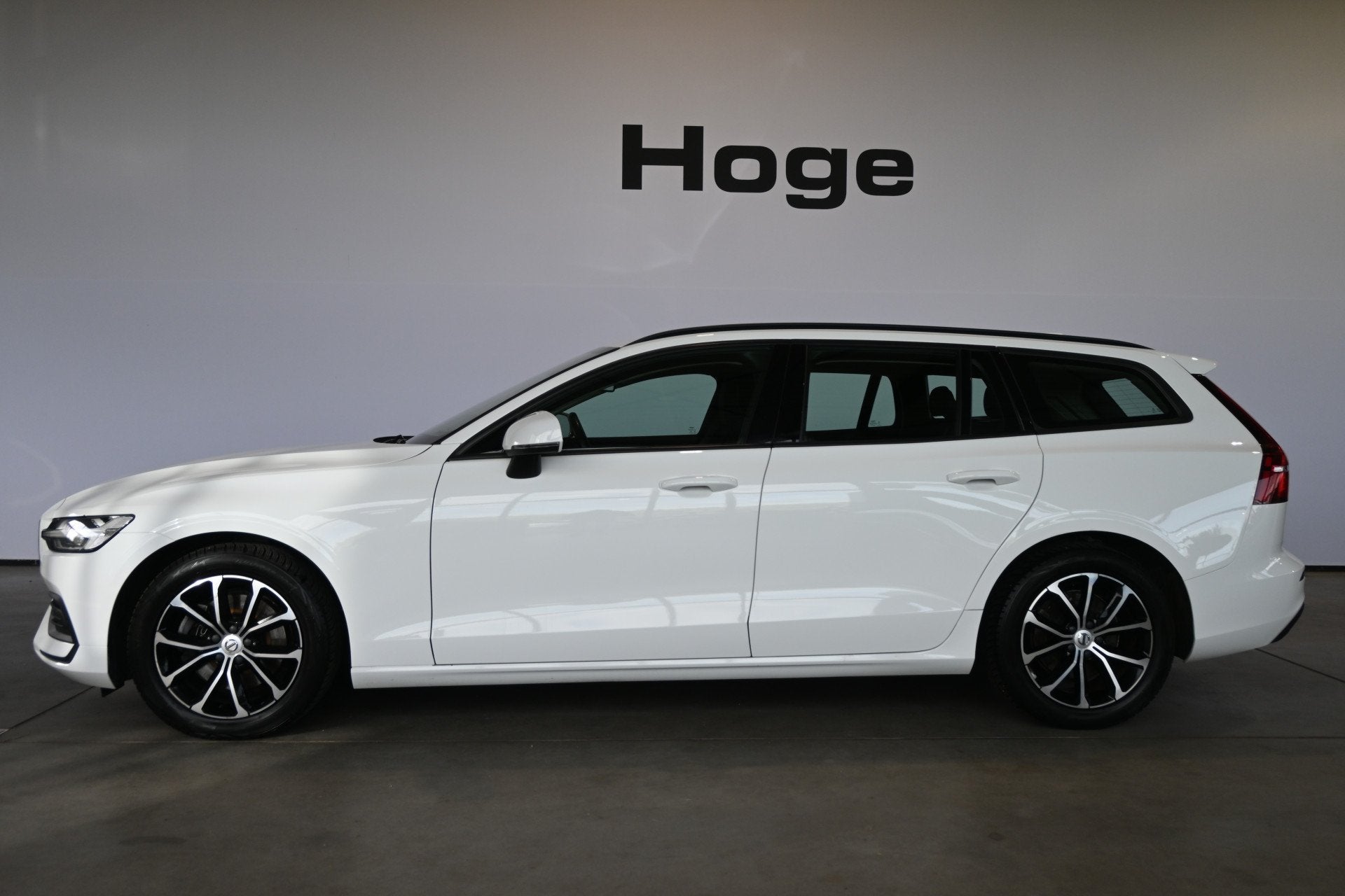 Volvo V60 2.0 B3 Momentum Advantage Automaat Navigatie Stuur, Auto's, Stof, 4 cilinders, Wit, Origineel Nederlands