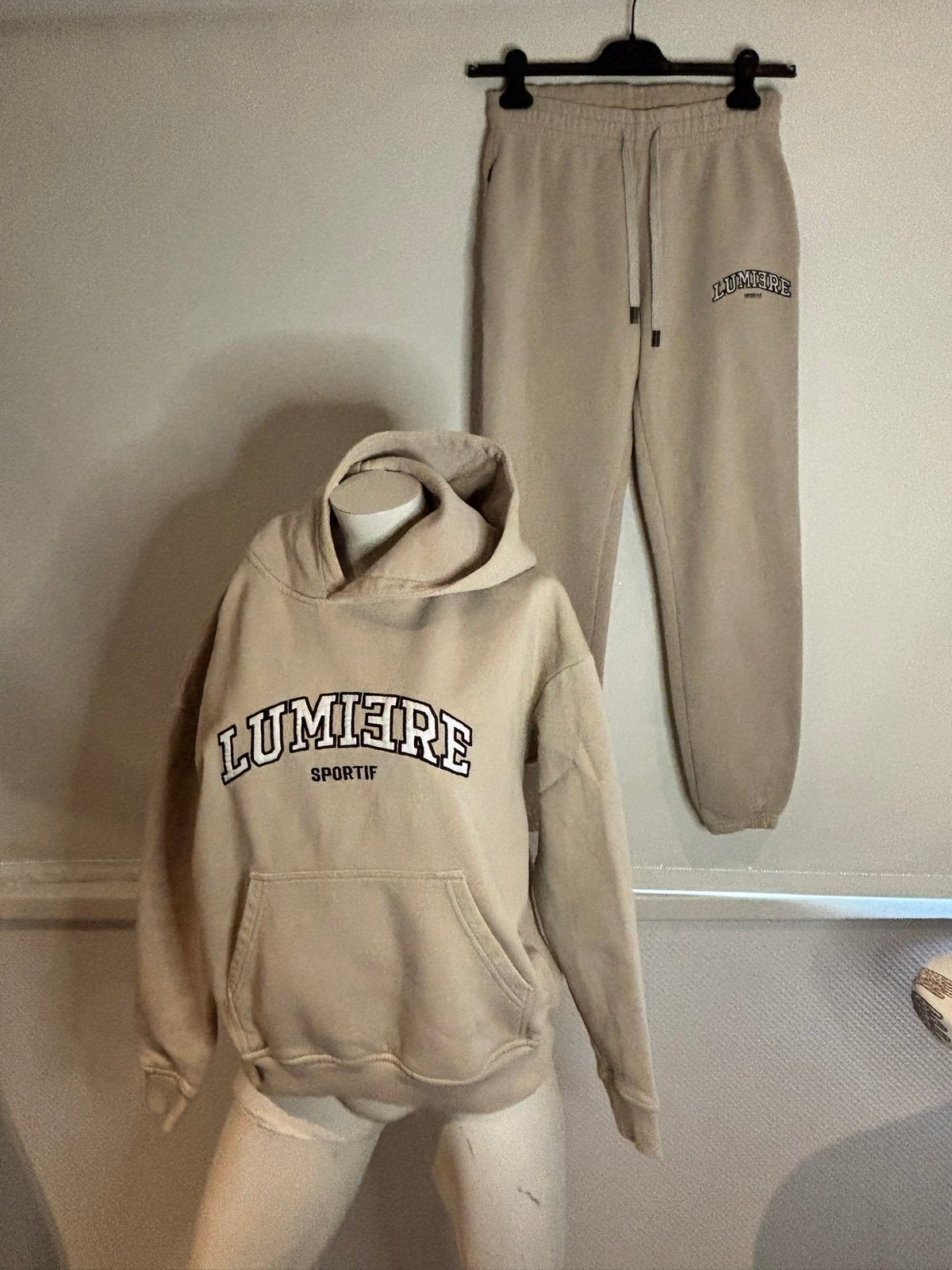 Lumiere 2 delig pak xs valt ruim als s, Kleding | Dames, ., Beige, Ophalen of Verzenden, Zo goed als nieuw