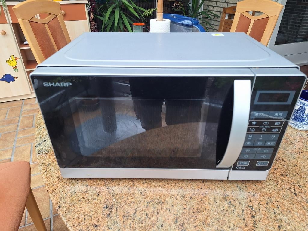 Sharp Combimagnetron met Grill, Combimagnetron, Gebruikt, Minder dan 45 cm, Grill