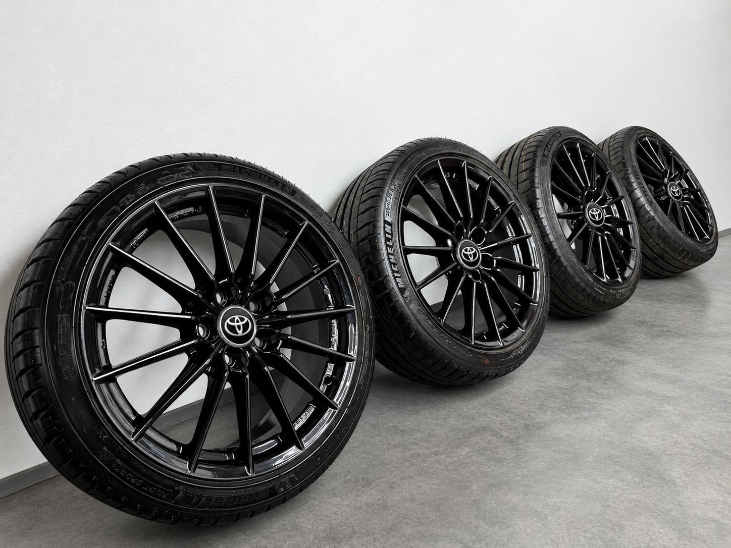 Originele Toyota GR Enkei 18” | Michelin Pilot Sport 4, Auto-onderdelen, Ophalen, 18 inch, Banden en Velgen, Nieuw