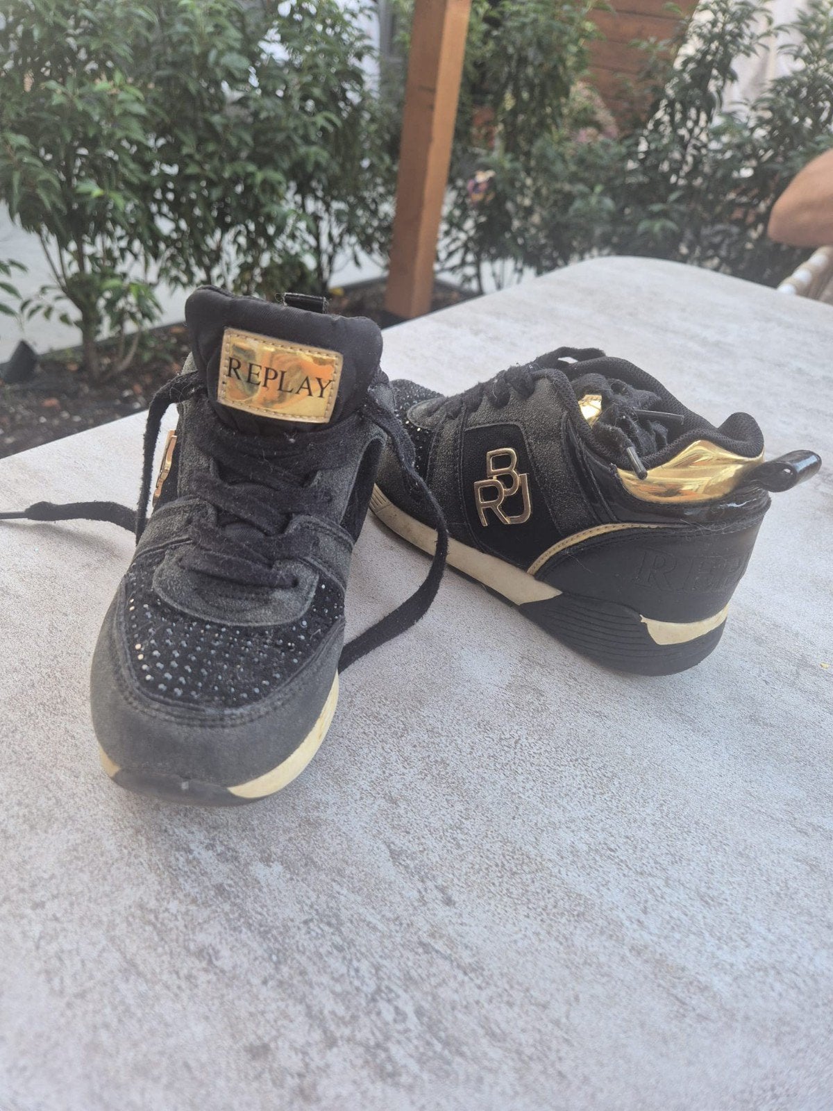 Replay sneakers maat 31 - Zwart met goud, Kinderen en Baby's, Kinderkleding | Schoenen en Sokken, Gebruikt, Verzenden, Replay