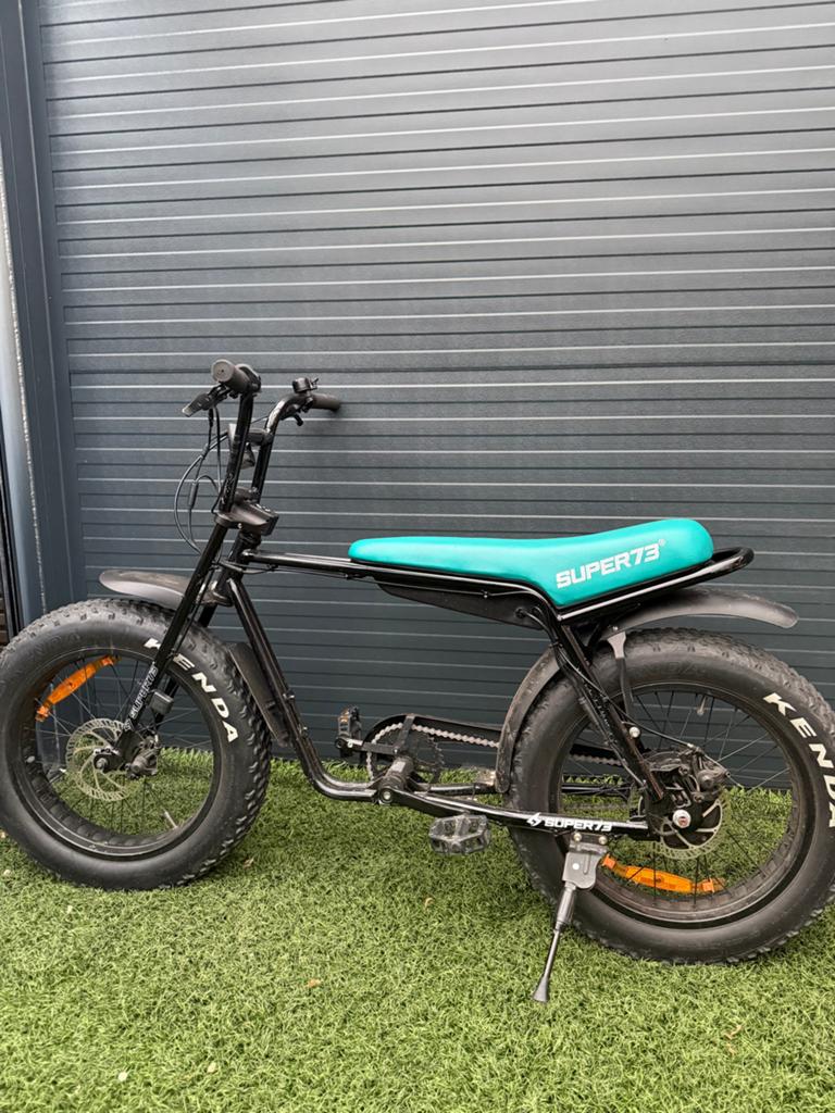 ***Super73 E-bike - Zwart met turquoise zadel***, Fietsen en Brommers, Elektrische fietsen, Overige merken, Ophalen of Verzenden