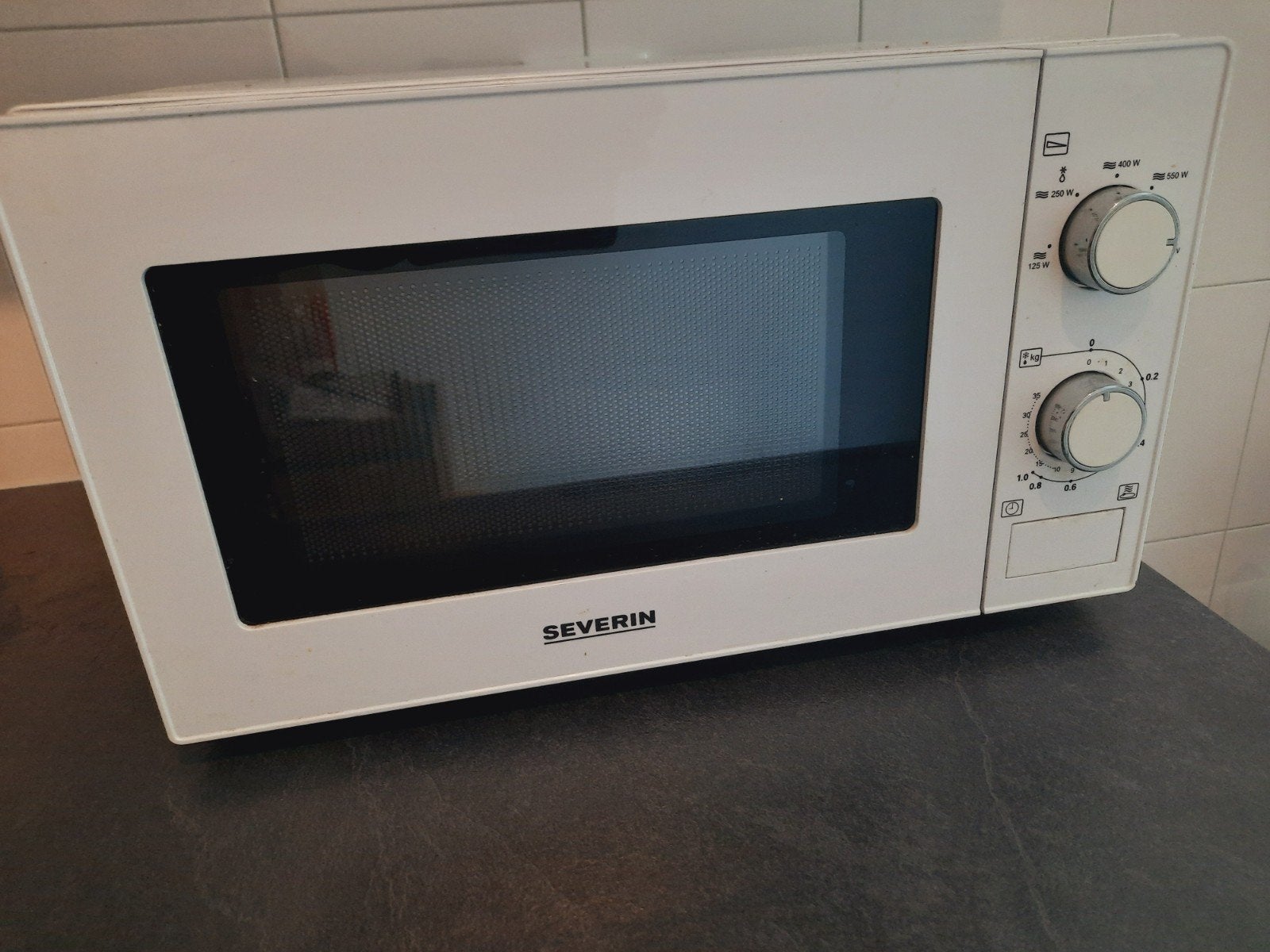 Zo goed als nieuwe Severin magnetron, Ophalen, Minder dan 45 cm, Draaiplateau, Vrijstaand