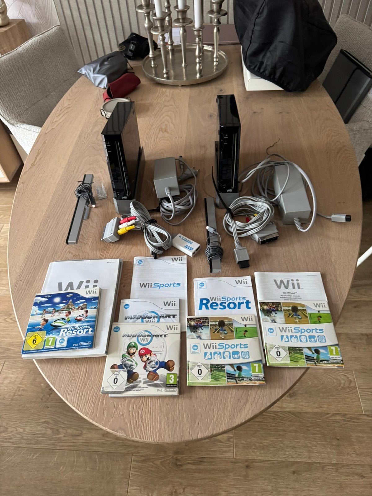 Wii 2 stuks met toebehoren, Spelcomputers en Games, Ophalen, Gebruikt, Met 3 controllers of meer