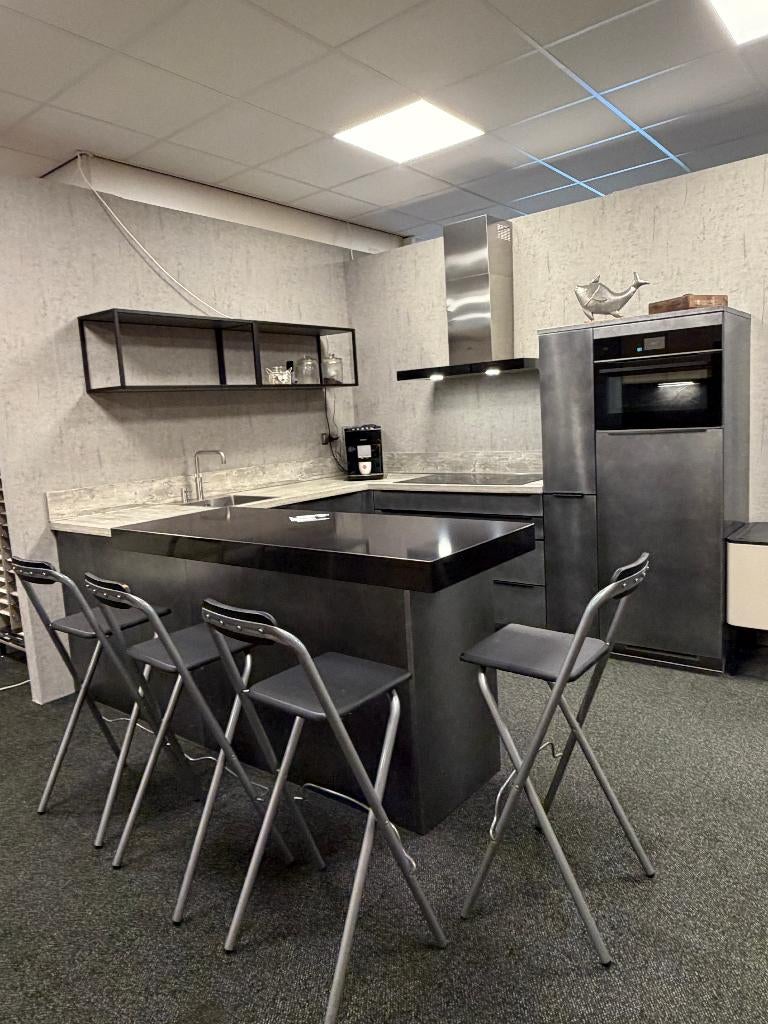 Complete showroom keuken, Huis en Inrichting, Keuken | Complete keukens, Ophalen, Brigitte keukens, U-keuken, Kunststof
