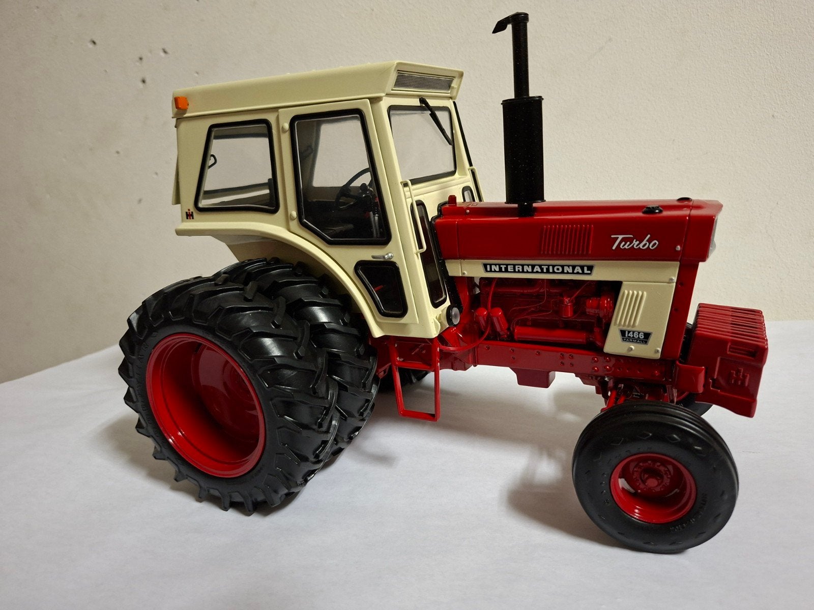 International 1466. Ertl precision serie. Schaal 1:16., Ophalen of Verzenden, Nieuw, Groter dan 1:32, Overige merken
