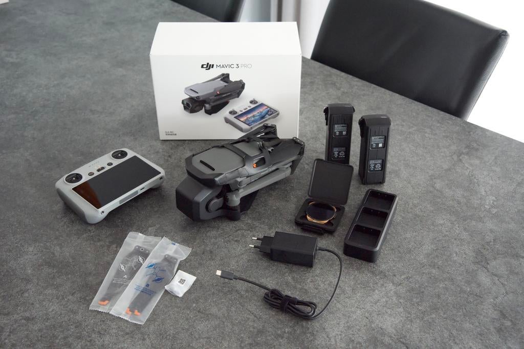 DJI Mavic 3 Pro + 3 accu’s + Polar Pro VND-filter, Audio, Tv en Foto, Drones, Ophalen of Verzenden, Zo goed als nieuw