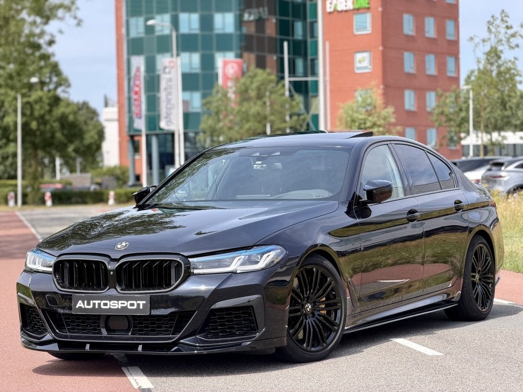 BMW 5 Serie M550i xDrive High Executive M-Sport Alle Opties!, Auto's, BMW, Gebruikt, 4395 cc, 463 pk, Sedan
