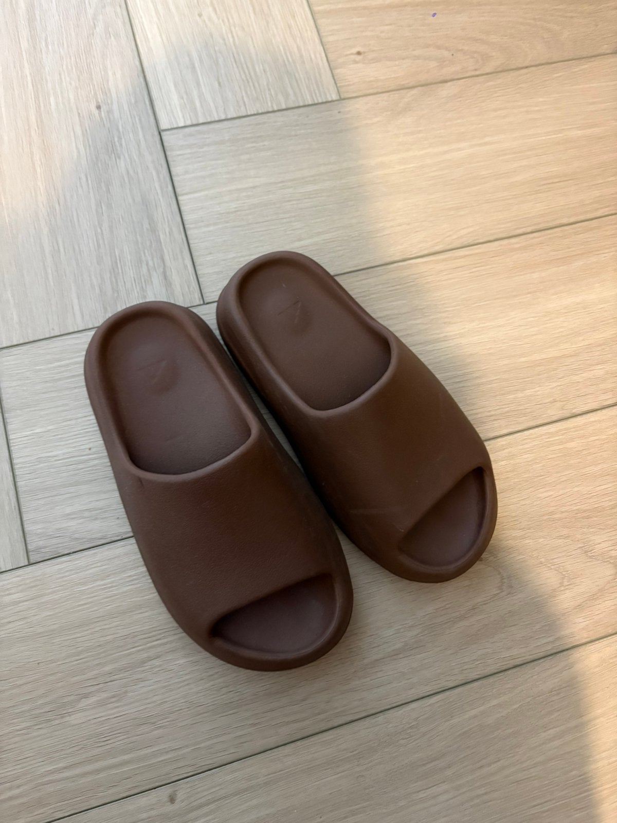 Yeezy slide flax, Kleding | Dames, Schoenen, Ophalen of Verzenden, Zo goed als nieuw, Sneakers of Gympen