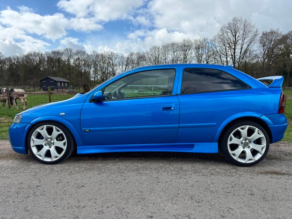 Opel Astra 2.0-16V OPC edition no 0034|subwoofer|dakje, Stof, Gebruikt, Zwart, 4 cilinders