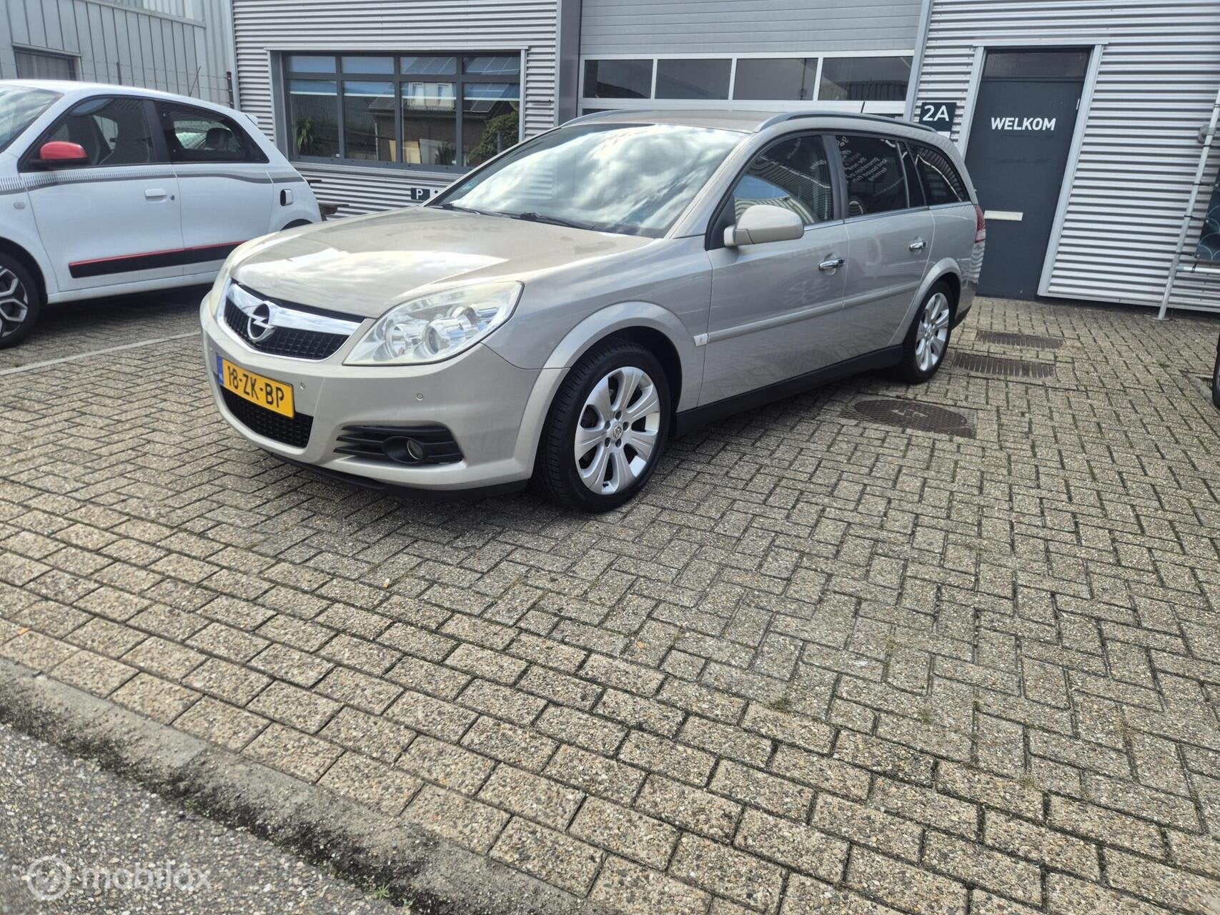 Opel Vectra Wagon 1.8-16V Executive, Auto's, Dealer onderhouden, Gebruikt, Beige, 1796 cc