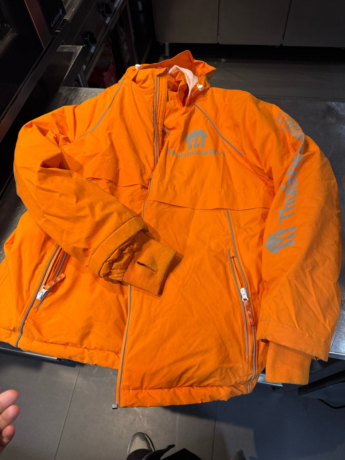 Thuisbezorgd winterjas - Maat XL, Ophalen of Verzenden, Gedragen, Maat 56/58 (XL), Oranje