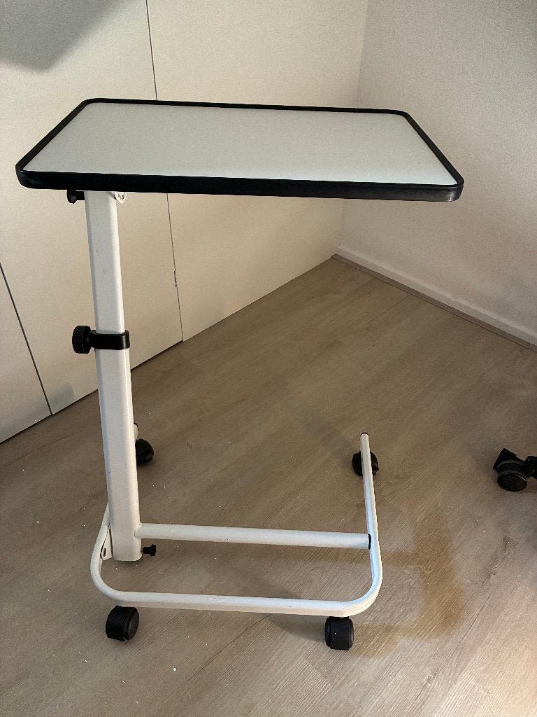 bedtafel op wielen in hoogte verstelbaar, Overige materialen, Overige stijlen, Ophalen of Verzenden, Zo goed als nieuw
