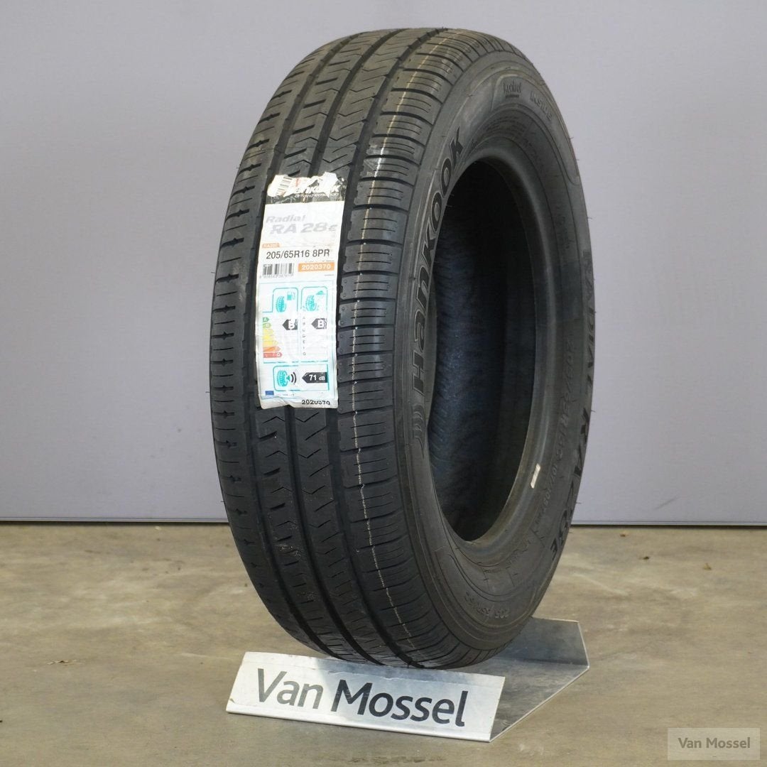 Hankook Radial RA 28E Zomerband 205/65/R16, Gebruikt, -, Band(en), Zomerbanden