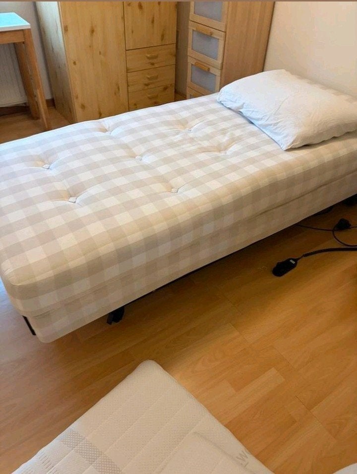 Elektrisch verstelbare Hastens boxspring 210cm x 90cm, Huis en Inrichting, Slaapkamer | Boxsprings, Ophalen, 90 cm, Eenpersoons