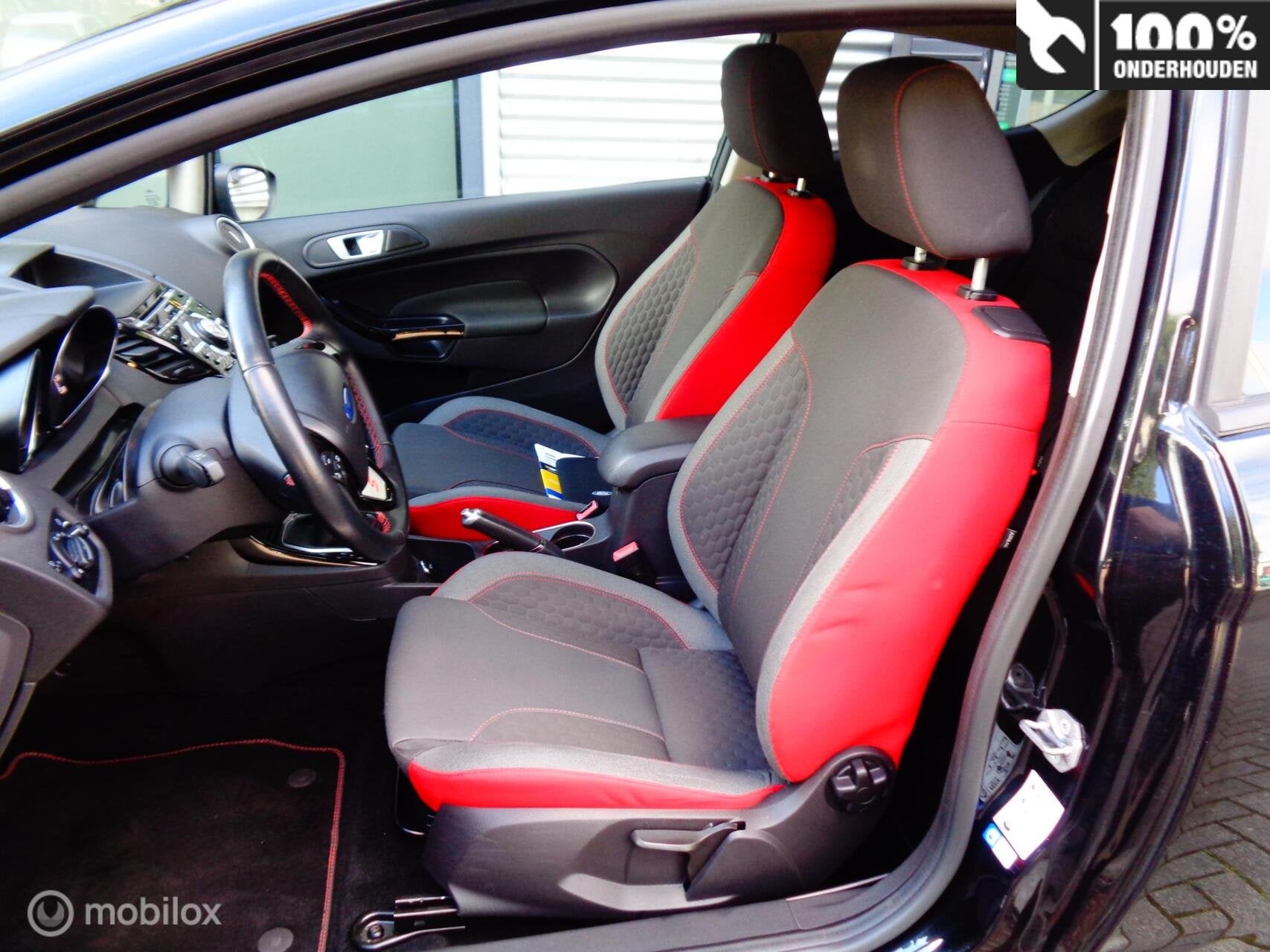 Foto 8 van Ford Fiesta 1.0 EcoBoost Black Edition