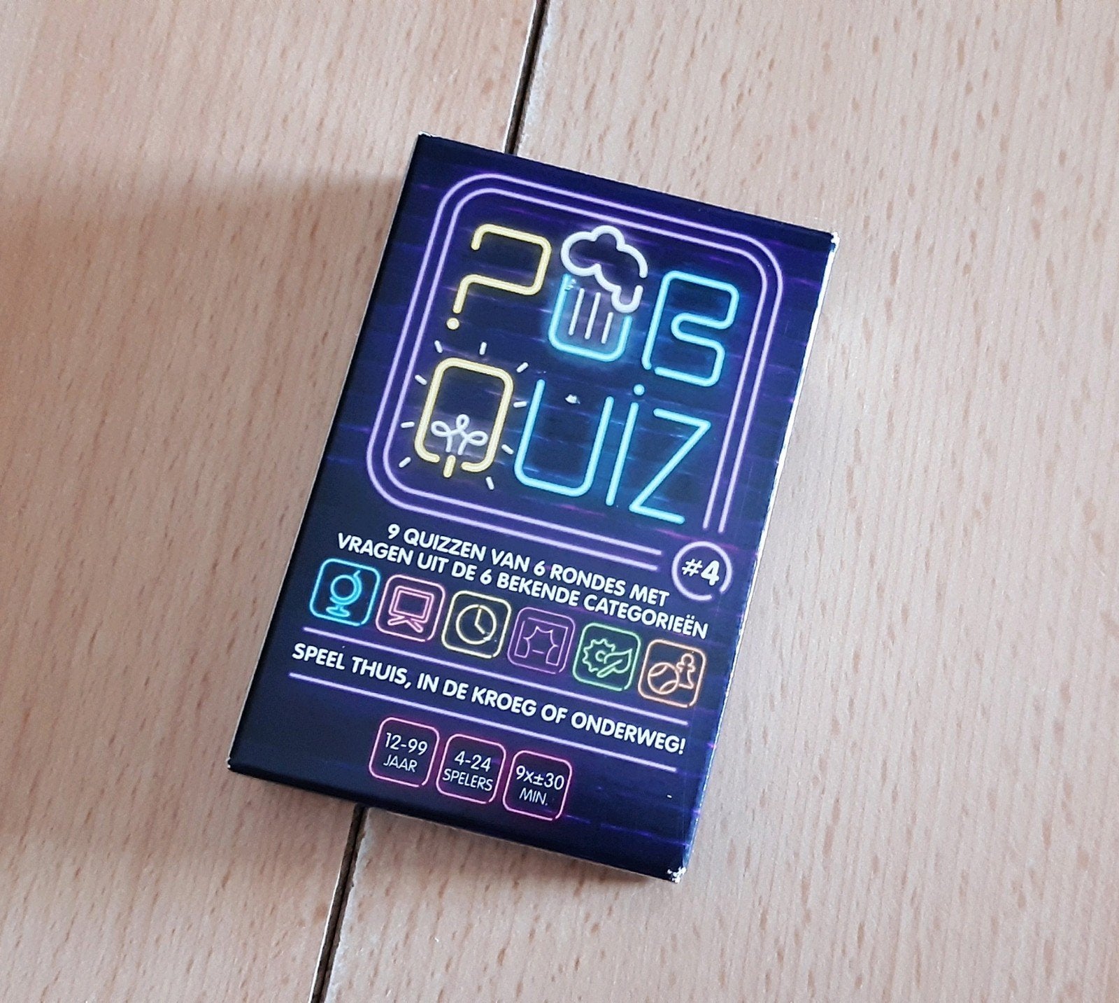Pubquiz #4 (9 thuis pubquiz spellen), Vijf spelers of meer, Ophalen of Verzenden, Zo goed als nieuw
