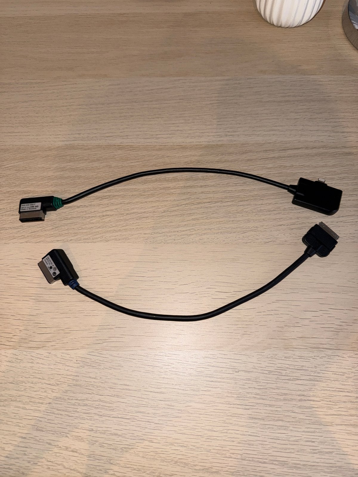 Audi/Volkswagen AMI kabel (2 stuks), Ophalen of Verzenden, Zo goed als nieuw