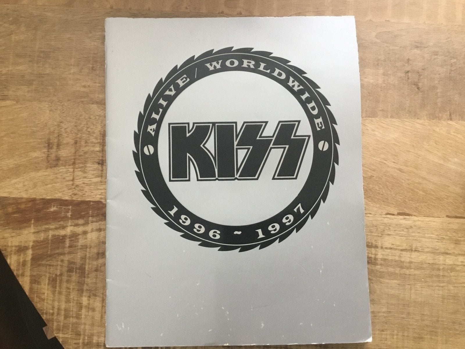 KISS Alive Worldwide 1996-1997 Tourboek, Ophalen of Verzenden, Gelezen, Artiest