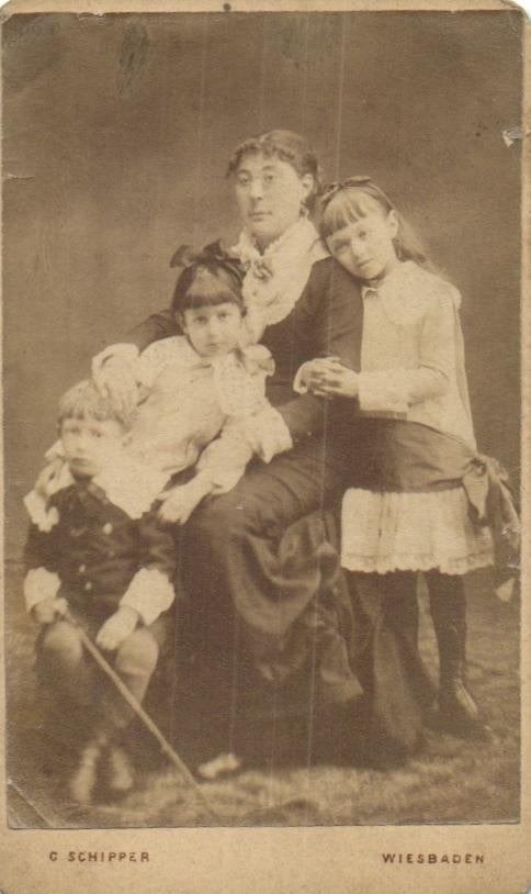 CDV - Leuk gezin 4 pers. -G. Schipper - Wiesbaden, Gebruikt, Verzenden, Foto, Buitenland