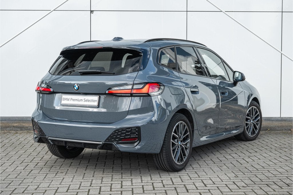 BMW 2 Serie Active Tourer 218i M Sport Automaat / Trekhaak /, Auto's, BMW, 136 pk, Gebruikt, Met garantie (alle), 1445 kg