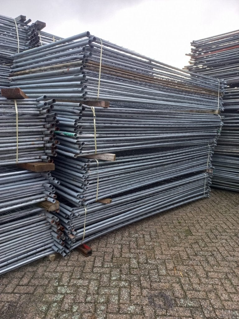 20 gebruikte bouwhekken voorverzinkt met betonvoet en klem, Ophalen, Gebruikt, IJzer, Overige typen