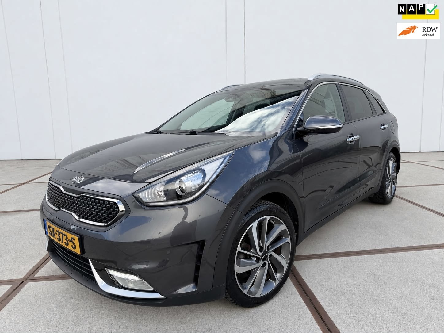 Kia Niro 1.6 GDi Hybrid ExecutiveLine clima - schuifdak - ca, Gebruikt, Euro 6, 23 km/l, Origineel Nederlands