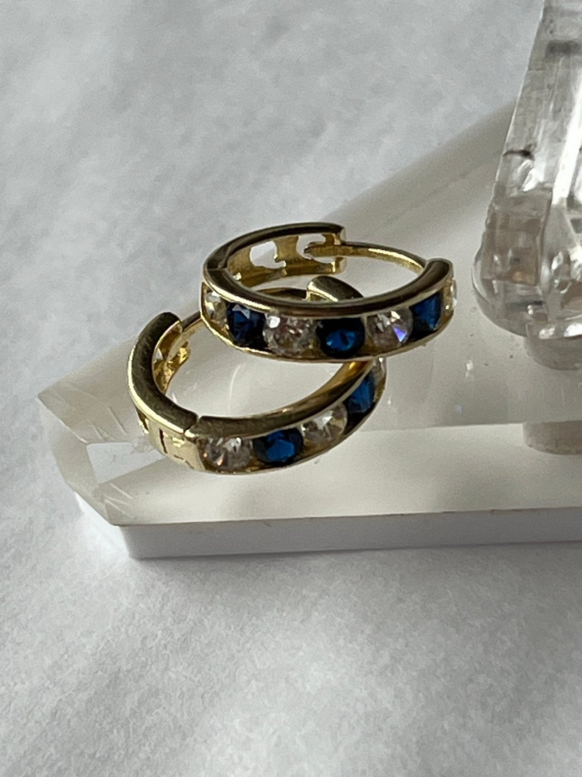 Gouden Creolen met Saffier 14 CT Goud, Sieraden, Tassen en Uiterlijk, Oorbellen, Zo goed als nieuw, Hangers, Goud, Met edelsteen