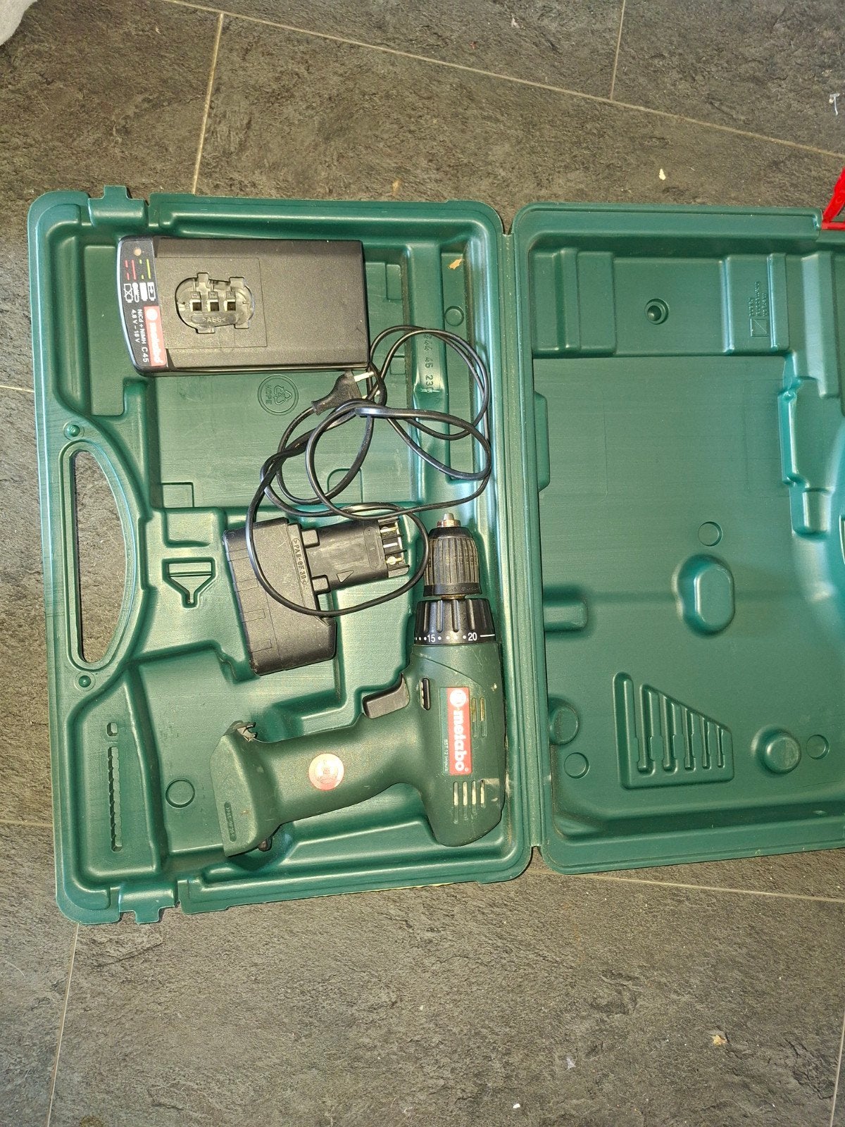 Metabo BST 12 Impuls Accuboormachine met lader en koffer, Doe-het-zelf en Verbouw, Gereedschap | Boormachines, Ophalen, Gebruikt