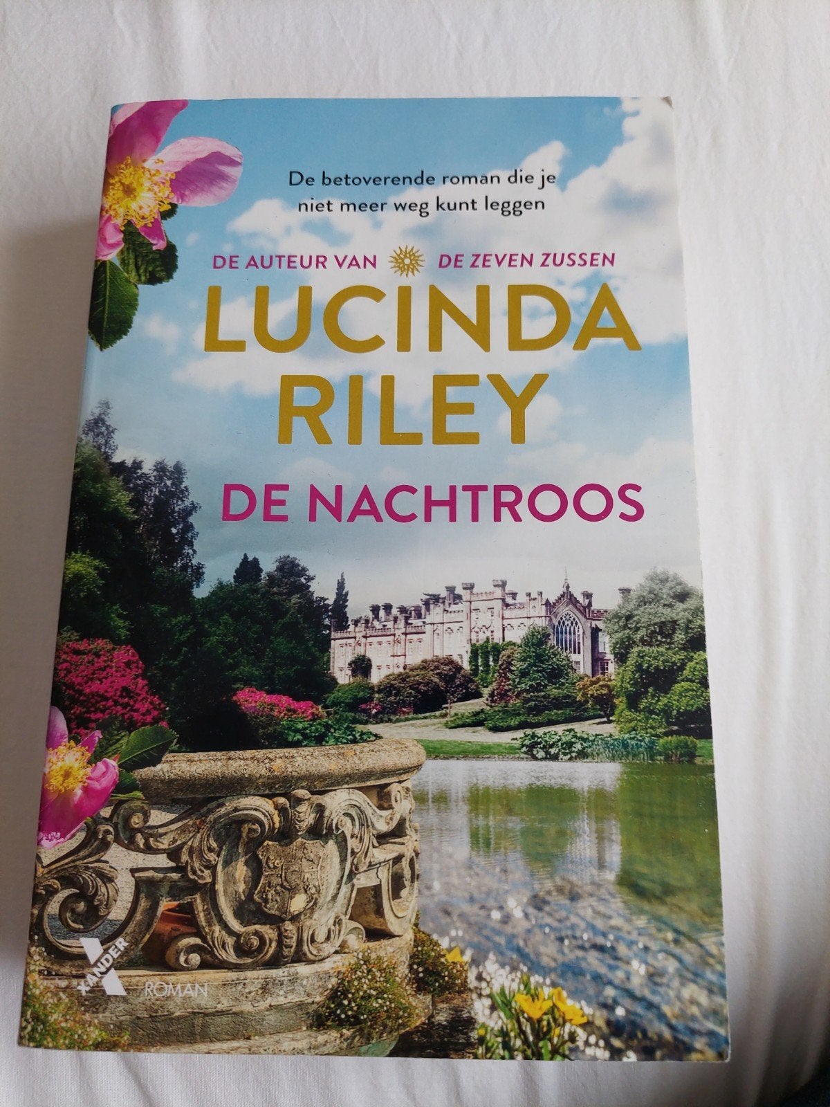 Lucinda Riley - De nachtroos, Ophalen of Verzenden, Zo goed als nieuw, Lucinda Riley