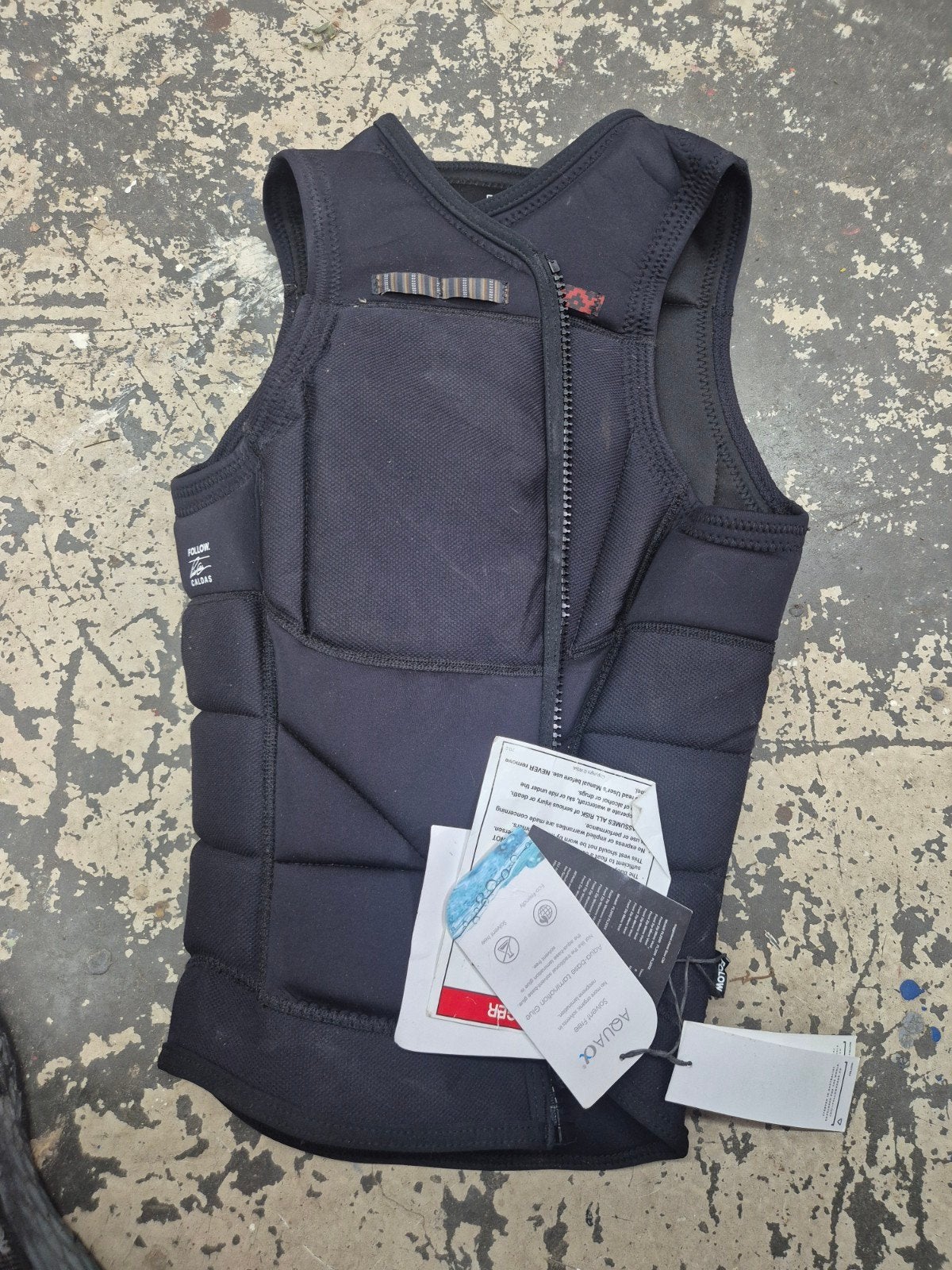 Follow Capiva Impact Vest - Zwart NIEUW, Watersport en Boten, Ophalen of Verzenden, Zo goed als nieuw, Dame of Heer, Reddingsvest of Zwemvest