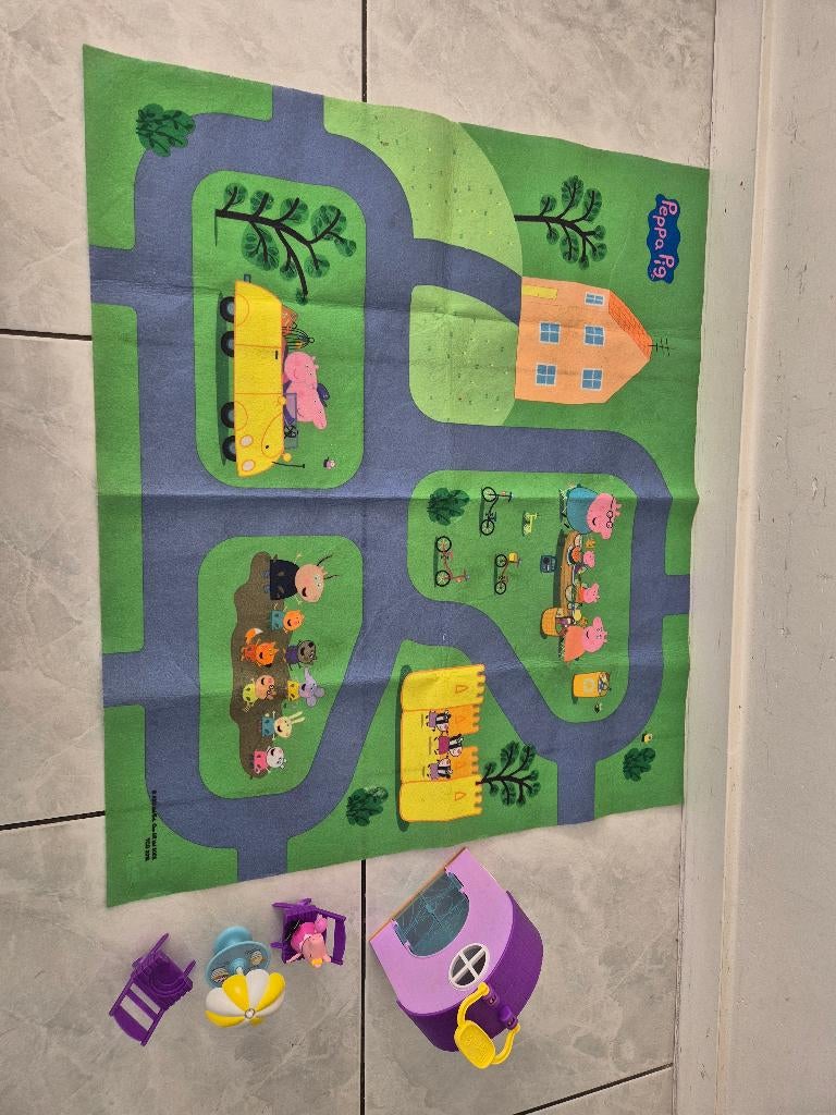 Peppa pig mat met speelhuis en pop, Ophalen of Verzenden, Zo goed als nieuw, Toebehoren