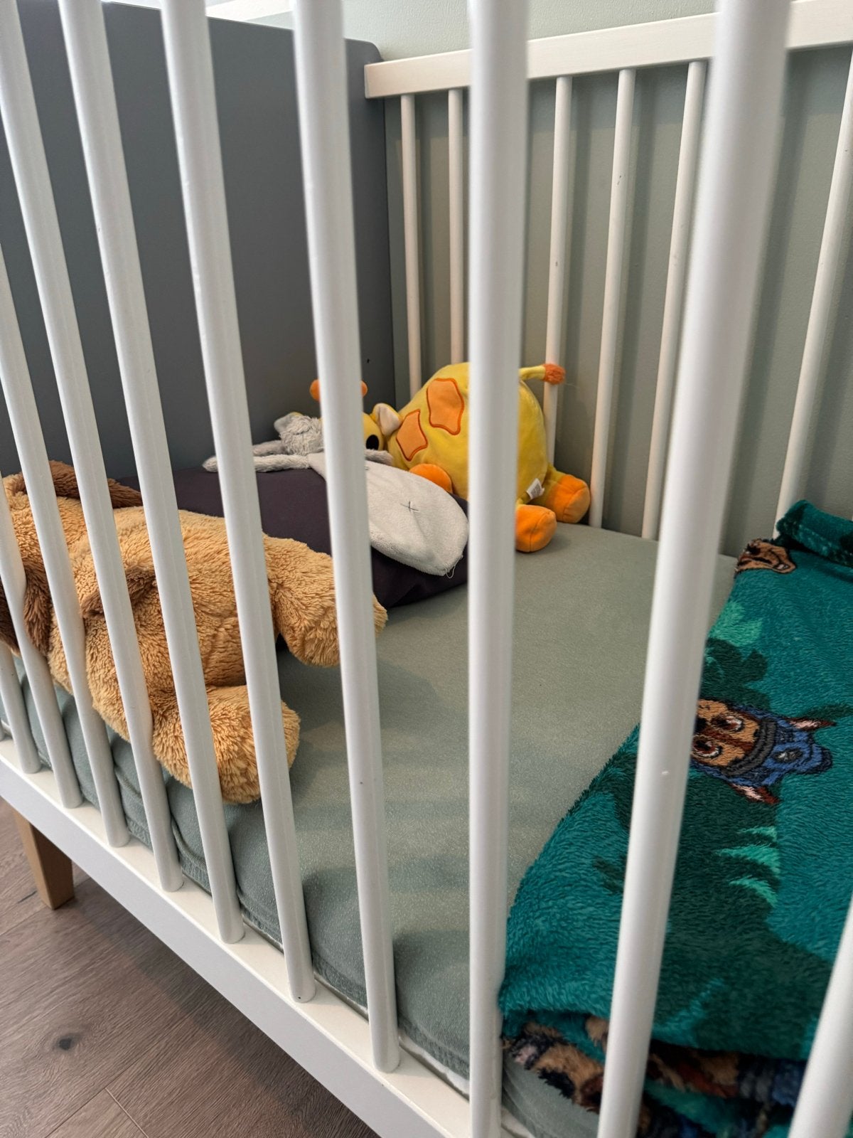 Foto 3 van Babykamer set: Ledikant en Commode (Zo goed als nieuw)