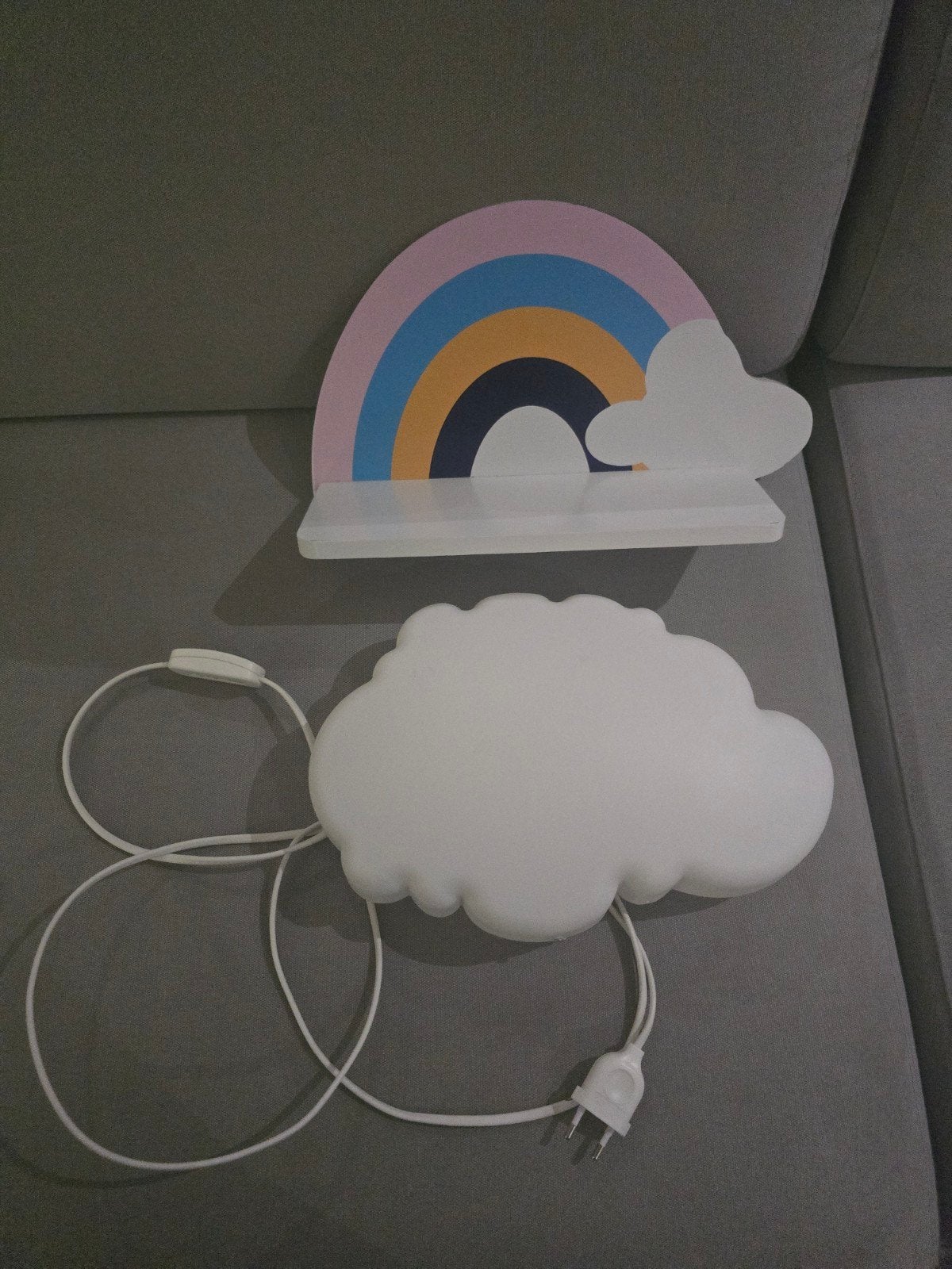 IKEA Wolkenlamp & Regenboog Boekenplank Kinderkamer, Ophalen of Verzenden, Zo goed als nieuw, Ophangbaar, Meerkleurig