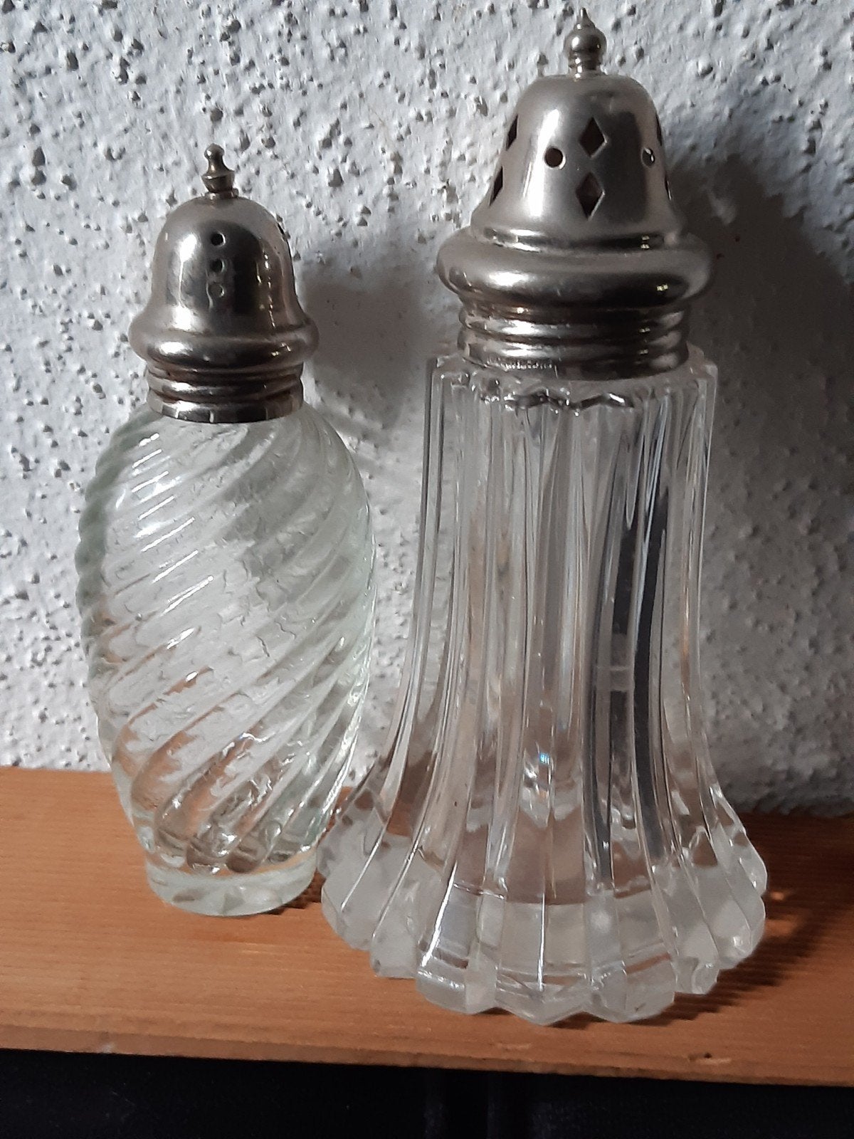 Mooie sierlijke strooiers v glas,metalen dop ,brocante, Ophalen of Verzenden