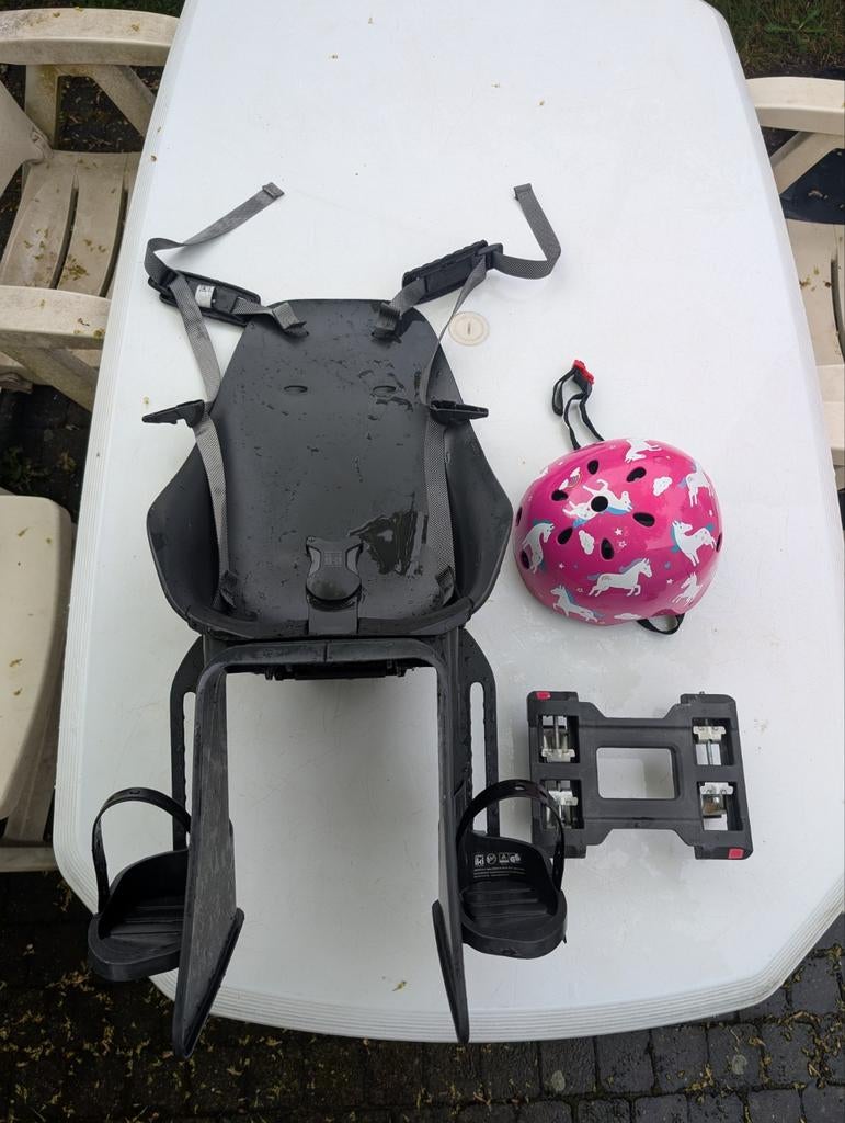 Fietsstoeltje achter met helm, Ophalen, Gebruikt