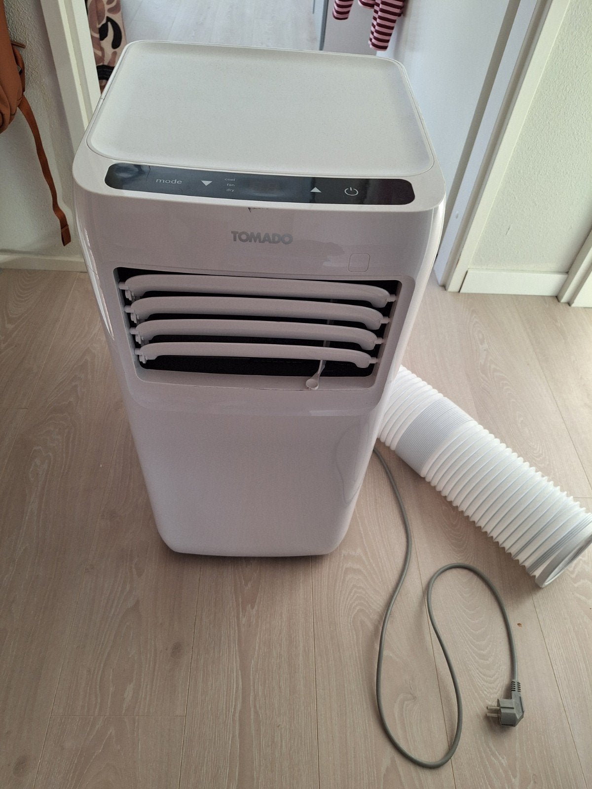 Tomado Mobiele Airco TMA9001W - Koelen en Ventileren, Witgoed en Apparatuur, Airco's, Ophalen, Gebruikt, Minder dan 60 m³, 3 snelheden of meer