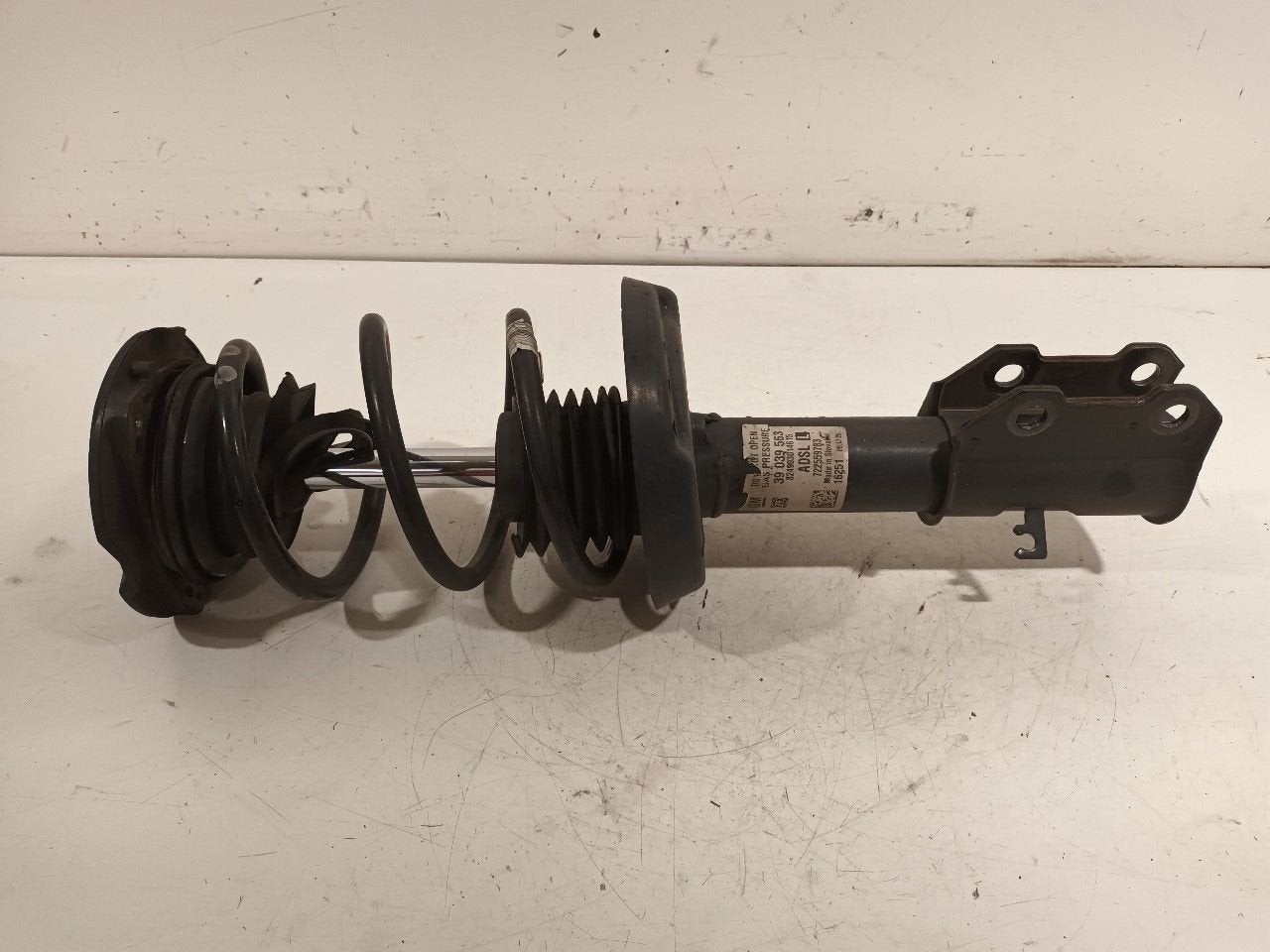 Veerpoot links voor Opel Astra, Onderdelen@venauto.nl, Van der Ven Autorecycling B.V., Gebruikt, Ettenseweg 76, 4706 PB Roosendaal, The Netherlands