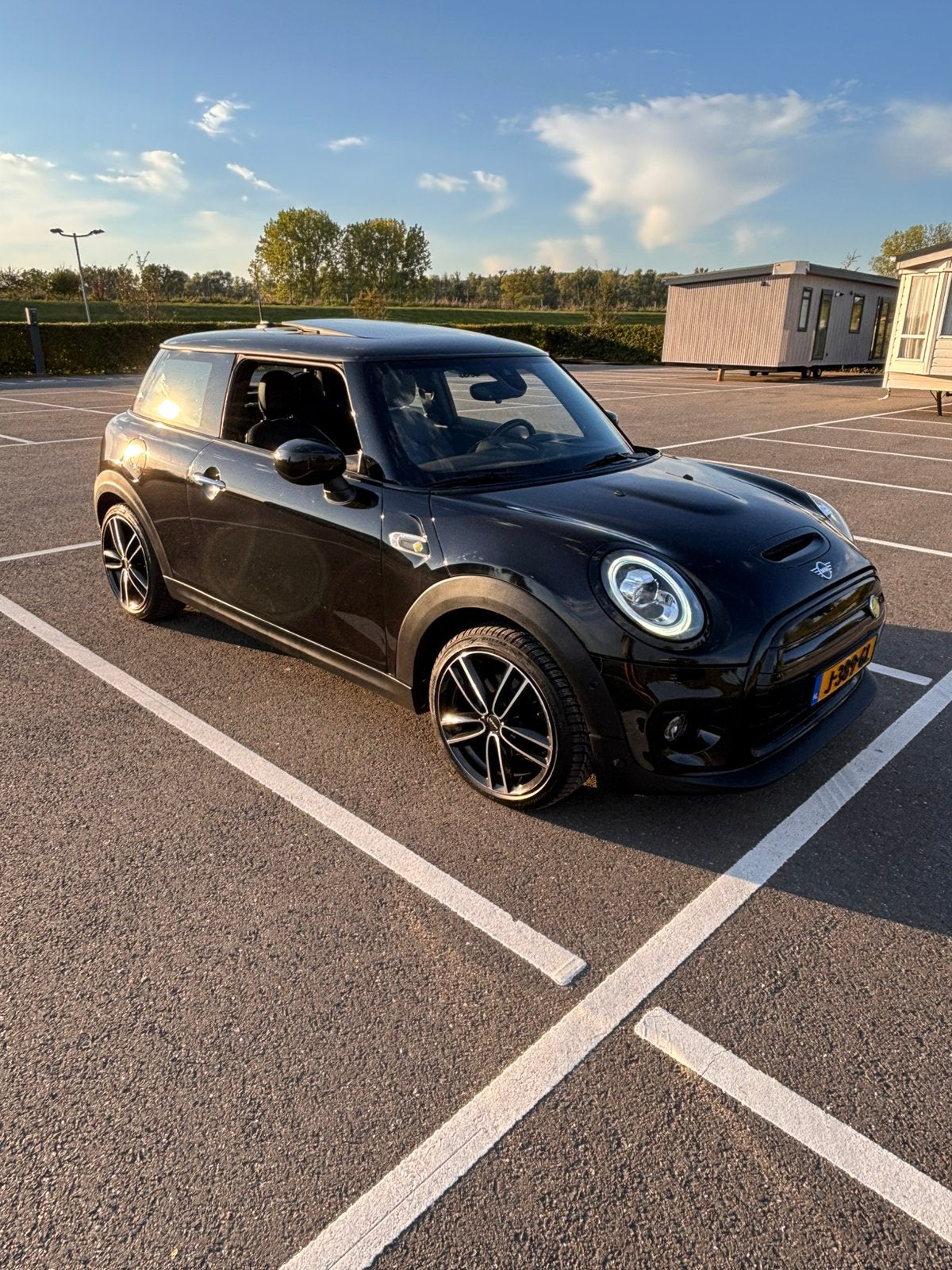Mini 3-deurs Cooper S Electric 184pk Aut 2020 Zwart, Auto's, 50 €/maand, 4 stoelen, Elektrisch, Particulier