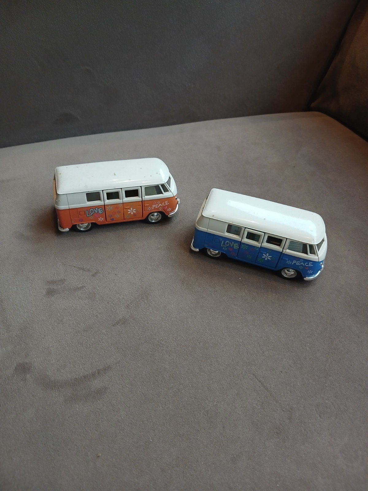 Welly Volkswagen Microbus 1962 1:42 - 2 stuks, Ophalen of Verzenden, Gebruikt, Bus of Vrachtwagen