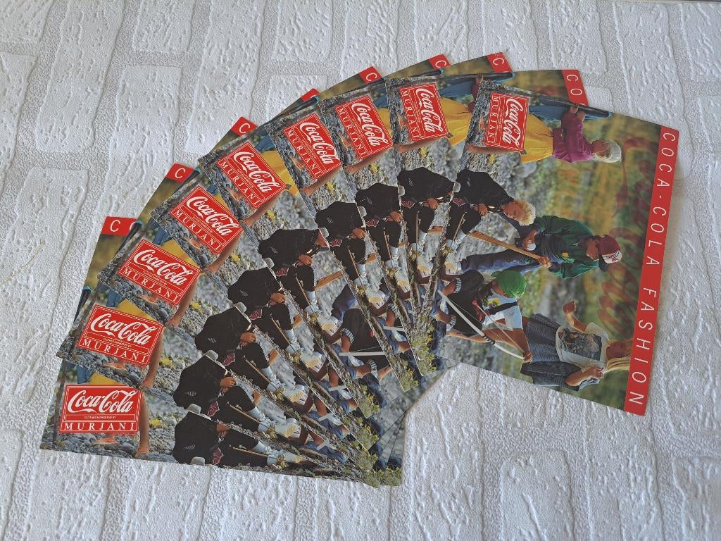 10x grote ansichtkaarten Coca-Cola fashion Murjani uit 1989, Verzamelen, Ophalen of Verzenden, Nieuw, Gebruiksvoorwerp