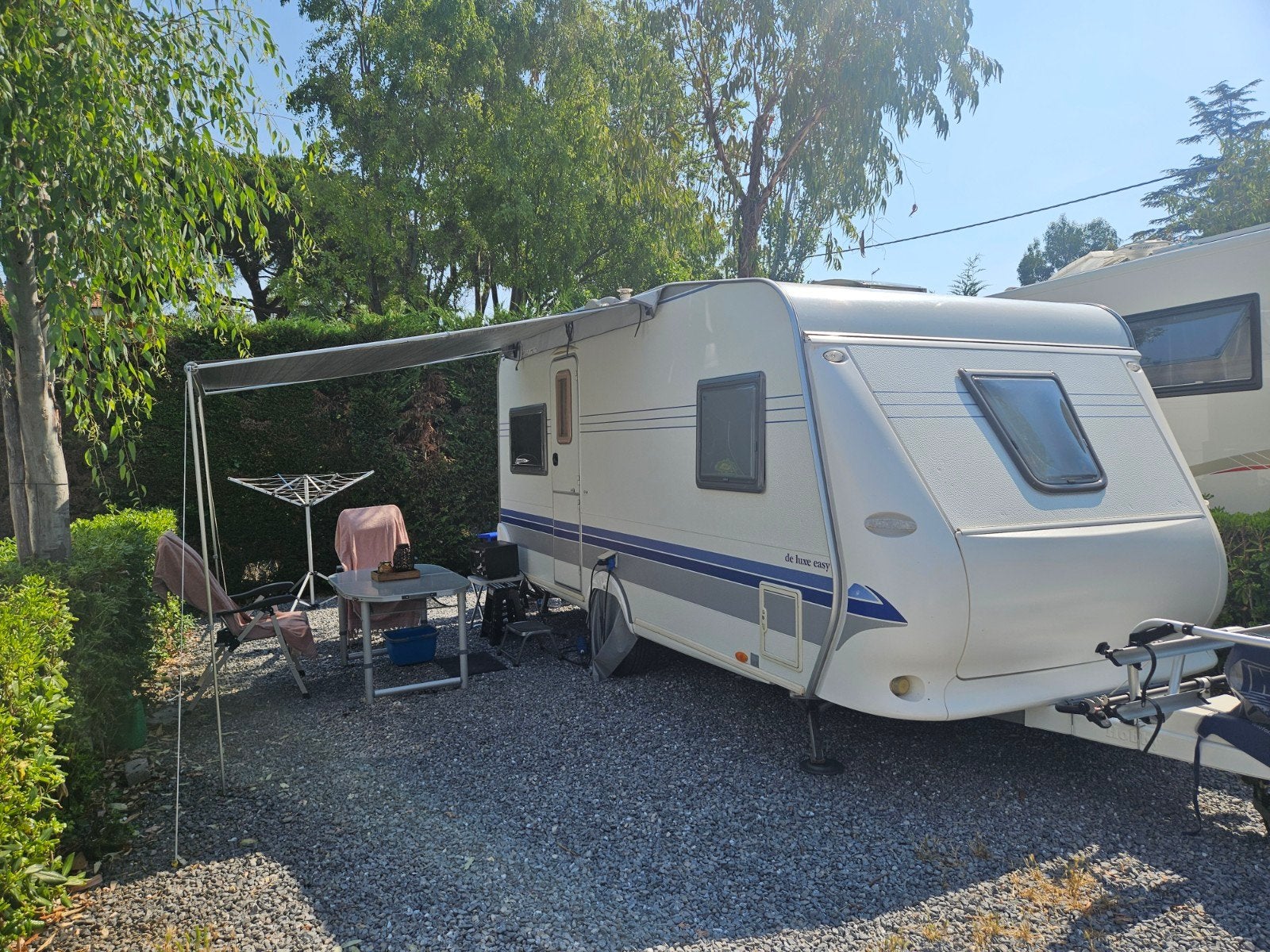 Caravan Hobby 460 de luxe easy, Rondzit, Hobby, Frans bed, 750 - 1000 kg