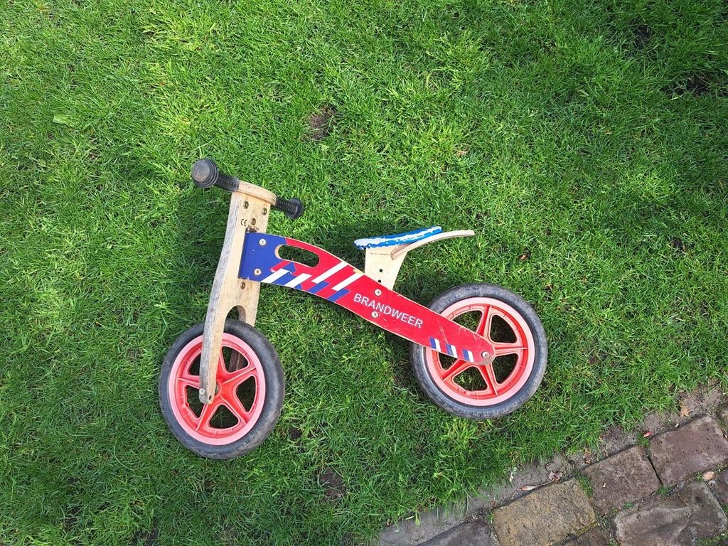 Houten loopfiets brandweer, Fietsen en Brommers, Fietsen | Kinderfietsjes, Ophalen of Verzenden, Gebruikt, Minder dan 16 inch