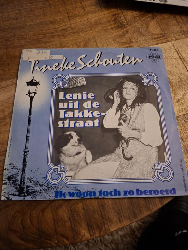 Tineke schouten  / lenie uit de takkestraat, Ophalen of Verzenden, Zo goed als nieuw