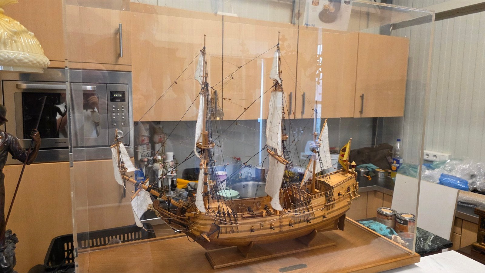 groot Antiek modelschip In plexi glazen kast, Ophalen