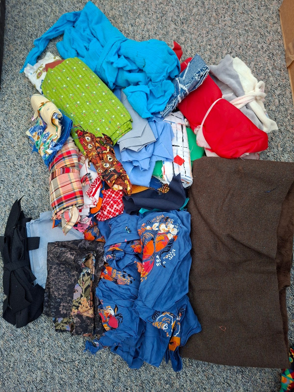 Tas met restjes stof: diverse Stoffenpakket - Ideaal voor Cr, Ophalen, Gebruikt, Meerkleurig, 30 tot 120 cm
