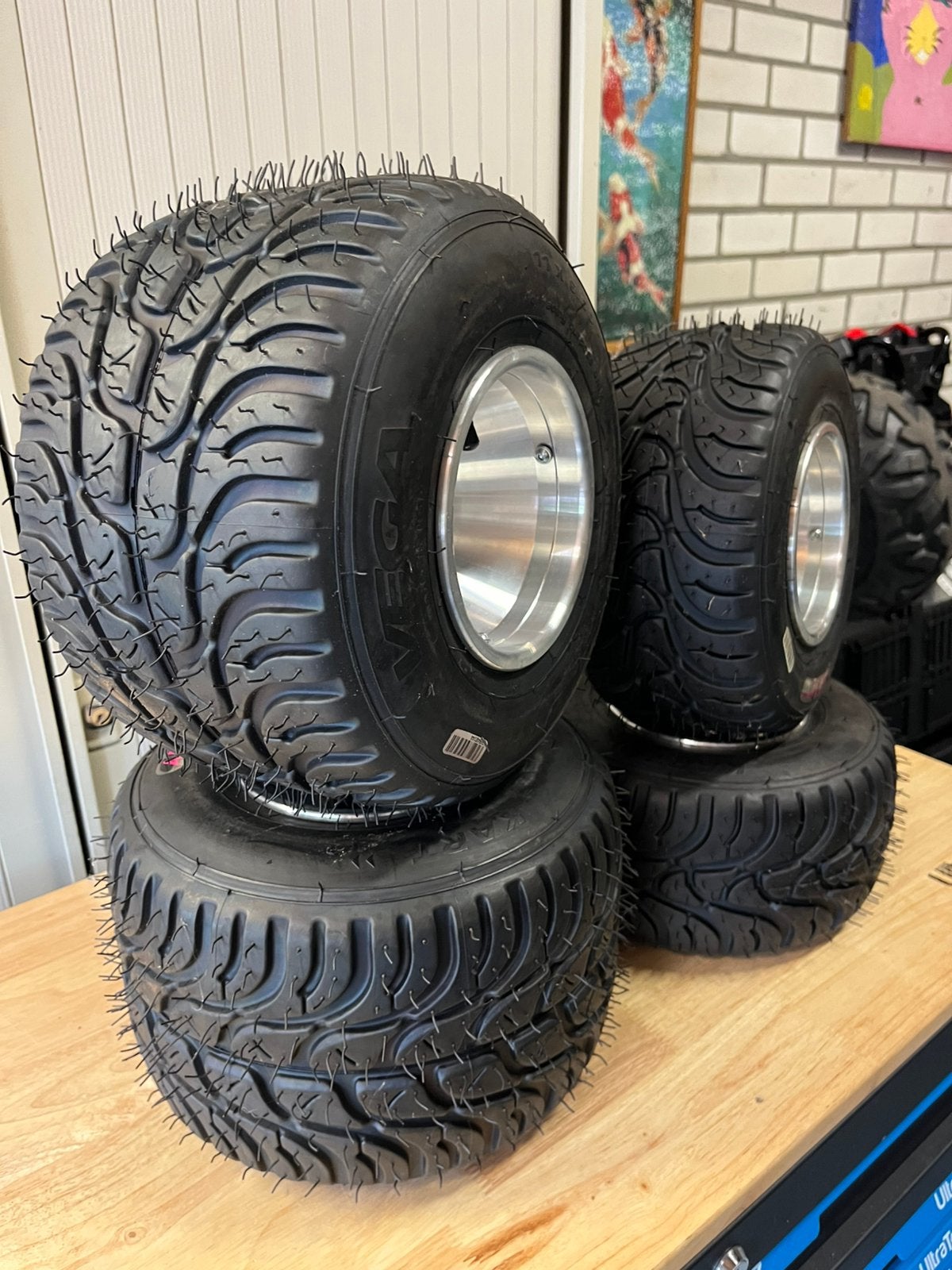 Nieuw set APEX VAW rose regenbanden op velg, Ophalen of Verzenden, Nieuw, Onderdelen Kart