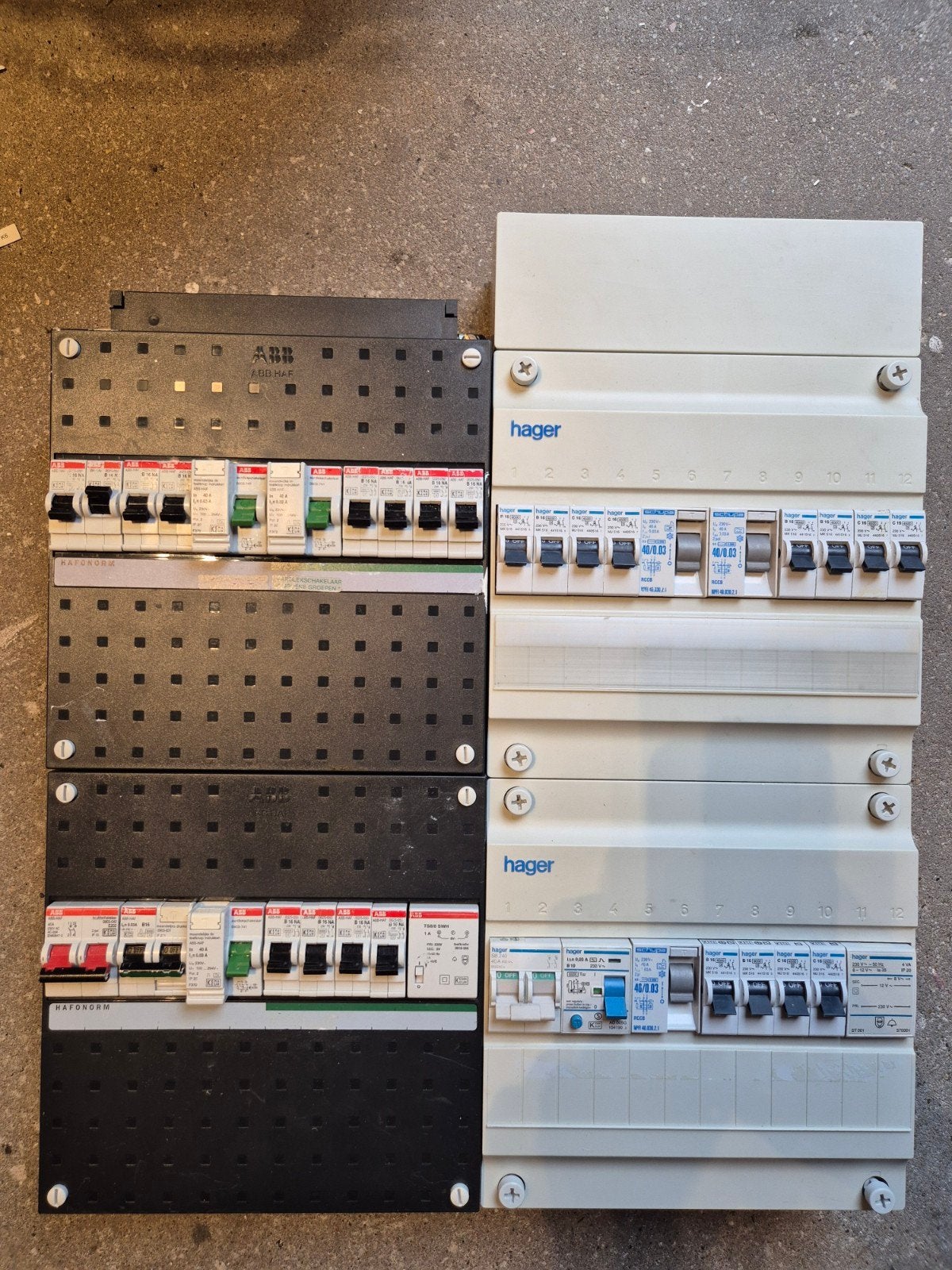 Hager en ABB Groepenkast met 13 groepen,pv groep, beltrafo, Doe-het-zelf en Verbouw, Gebruikt, Overige typen, Ophalen of Verzenden