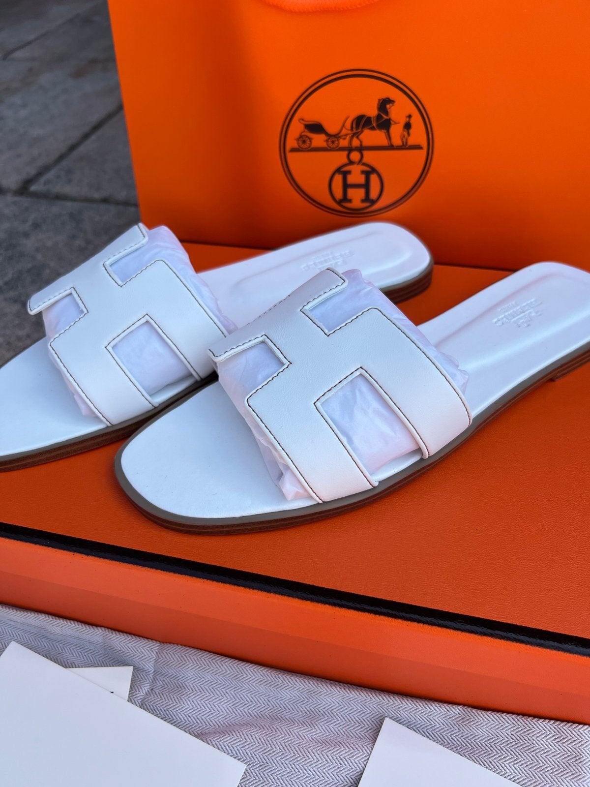 Hermes Slippers Nieuw - Maten 36 t/m 41, Kleding | Dames, Schoenen, Ophalen of Verzenden, Nieuw, Wit, Slippers