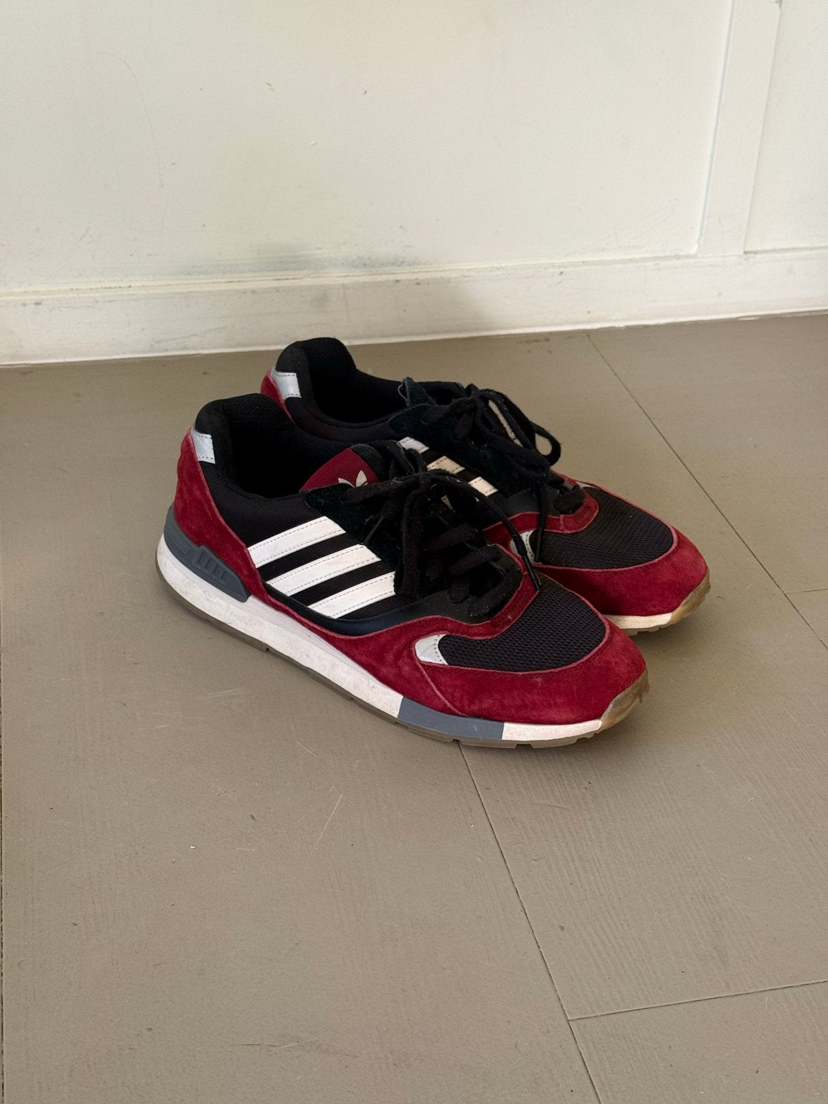 Adidas ZX 700 sneakers - Rood/Zwart, Ophalen of Verzenden, Gedragen, Overige kleuren, Sneakers of Gympen